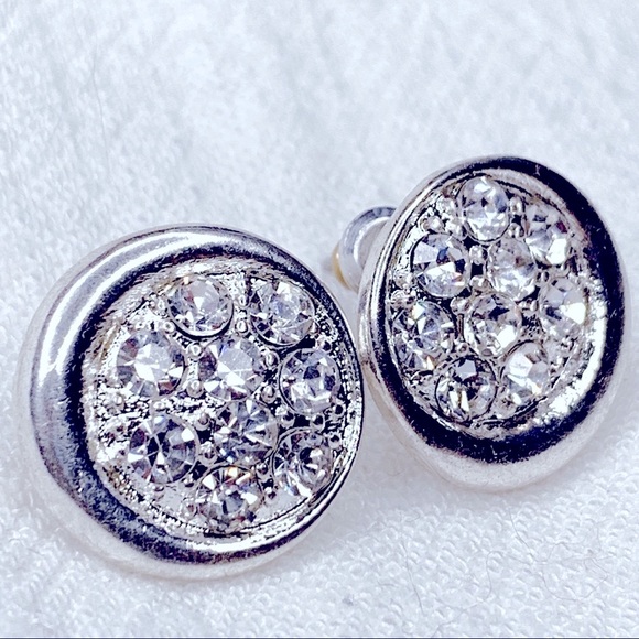 ❤️Seller’s Pick❤️ ❣️$25/3❣️ Must Have Sparkling Rhinestones Stud Earrings - Picture 3 of 8